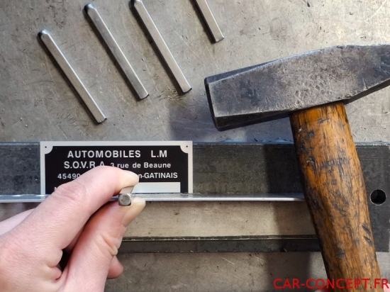 Prestation frappe de votre plaque de constructeur