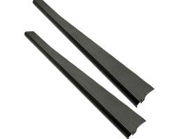 Marche pieds alu massif noir brillant / stries polies / bord noir (la paire)